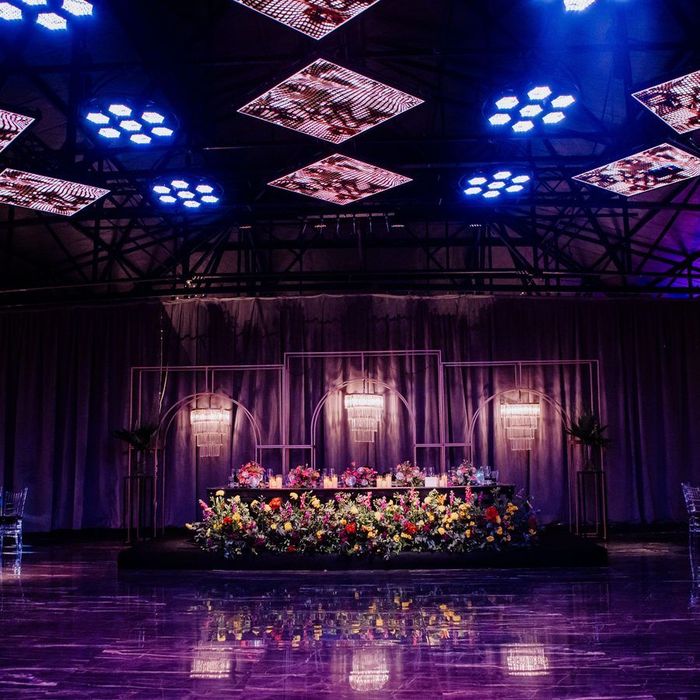 Iluminación robótica y truss en una fiesta de Bayres Eventos